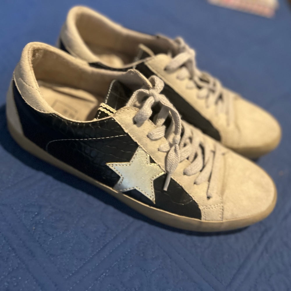 ShuShop Black and Cream Star Sneakers